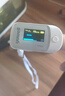 鱼跃（yuwell）指夹式血氧仪 医用级血氧夹手指脉氧仪 家用血氧饱和度脉搏检测器 【四向显示|老人易用】重力传感+8秒测量+优质芯片 实拍图