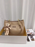 纪诗哲包包女包轻奢侈2025年新款女士单肩斜挎托特包送老婆女友生日礼物 卡其色【2025年百搭时尚款】 【品牌礼盒装】 实拍图