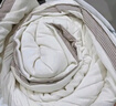 无印良品100%白鹅羽毛绒丝被子冬被约6.4斤【填充2000g】200*230cm扭花灰 实拍图