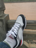 特步男鞋休闲鞋子男秋冬季皮面复古撞色运动鞋防滑耐磨休闲旅游鞋 白黑灰 41 实拍图