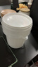 京东物流 食品级手提密封塑料桶包装桶钓鱼桶抓鱼桶水果冰粉桶摆摊桶龙虾打包盒300ml-5L 1L-乳白色（2个装）满口容量950ML 实拍图