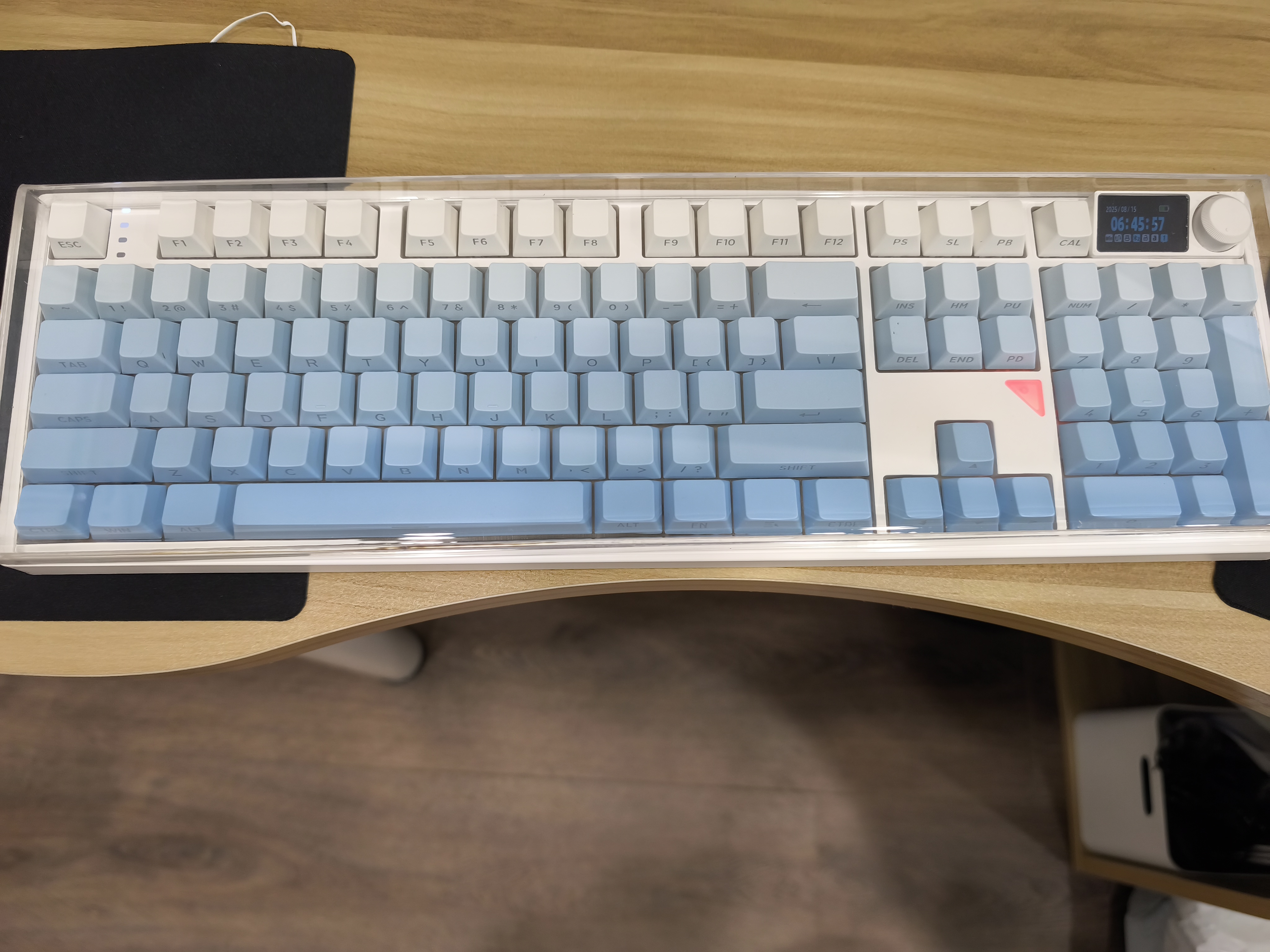 HELLO GANSSGANSS 3104TPro/3087T/3108TPro 客制化机械键盘高斯三模无线蓝牙2.4G有线热插拔办公游戏 3108TPRO 【侧透白蓝键帽】 KTT静音红轴 实拍图