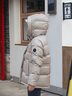 波司登（BOSIDENG）2025年新款泡芙羽绒服短款明星同款可收腰显瘦脱卸帽90绒外套 燕麦色7185 XS 155/80A充绒量172g 体重约110以内充 实拍图