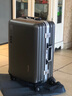 花瞳铝框行李箱男士商务次日达小型拉杆箱学生耐用皮箱女可坐人密码箱 深灰色【升级加厚充电铝框款】 26英寸 -中长途商务出差大容量 实拍图