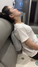 奥克斯（AUX）颈椎按摩器按摩枕头颈部肩颈按摩器腰部全身自动热敷揉捏按摩仪生日礼物父亲节礼物实用送爸爸高档 充电款灰【升级充电便携+正反揉捏+4键+红光热敷】 送父母老人爸妈长辈生日礼物实用 实拍图