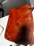 裘真复古001邮差包女单肩通勤大容量斜挎包植鞣头层牛皮包 焦糖色-大号 实拍图