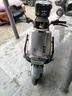 凤凰（Phoenix）2025新款电动摩托车M95电动车72V超长续航代步车男女士电瓶车前后碟刹两轮长跑王电摩高速踏板车 升级款大牛八代枪灰色【护杠+尾箱】 60V24A载能铅酸-续航约75公里 实拍图