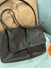 裘真复古001邮差包女单肩通勤大容量斜挎包植鞣头层牛皮包 咖啡色-大号 实拍图