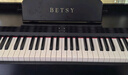 贝琪（Betsy）电钢琴重锤88键成人家用初学者专业考级家用书桌立式翻盖电子钢琴 B367重锤键-木纹黑 标配(琴+学琴礼包） 实拍图