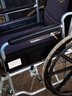 长寿泉 轮椅折叠老人轻便旅行手推车带坐便器可全躺老年人家用医用代步 柔软皮革带坐便款【铝制轮毂】CSQ-L46A 实心轮 实拍图