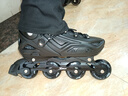 特步轮滑鞋成人男女童溜冰鞋休闲平花专业儿童滑轮鞋大学生滑冰旱冰鞋 黑色闪轮+套装+收纳包 L （适合运动鞋码39-44码） 实拍图