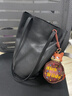 裘真慵懒遇水桶包女腋下单肩包复古通勤包头层植鞣牛皮包包 黑色-小号 实拍图