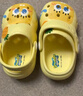 科巢（scoornest）儿童洞洞鞋宝宝拖鞋男女童夏季凉拖包头幼儿小孩洗澡防滑软底 海绵宝宝（黄底） 授权 16 -适合脚长15-16cm 实拍图