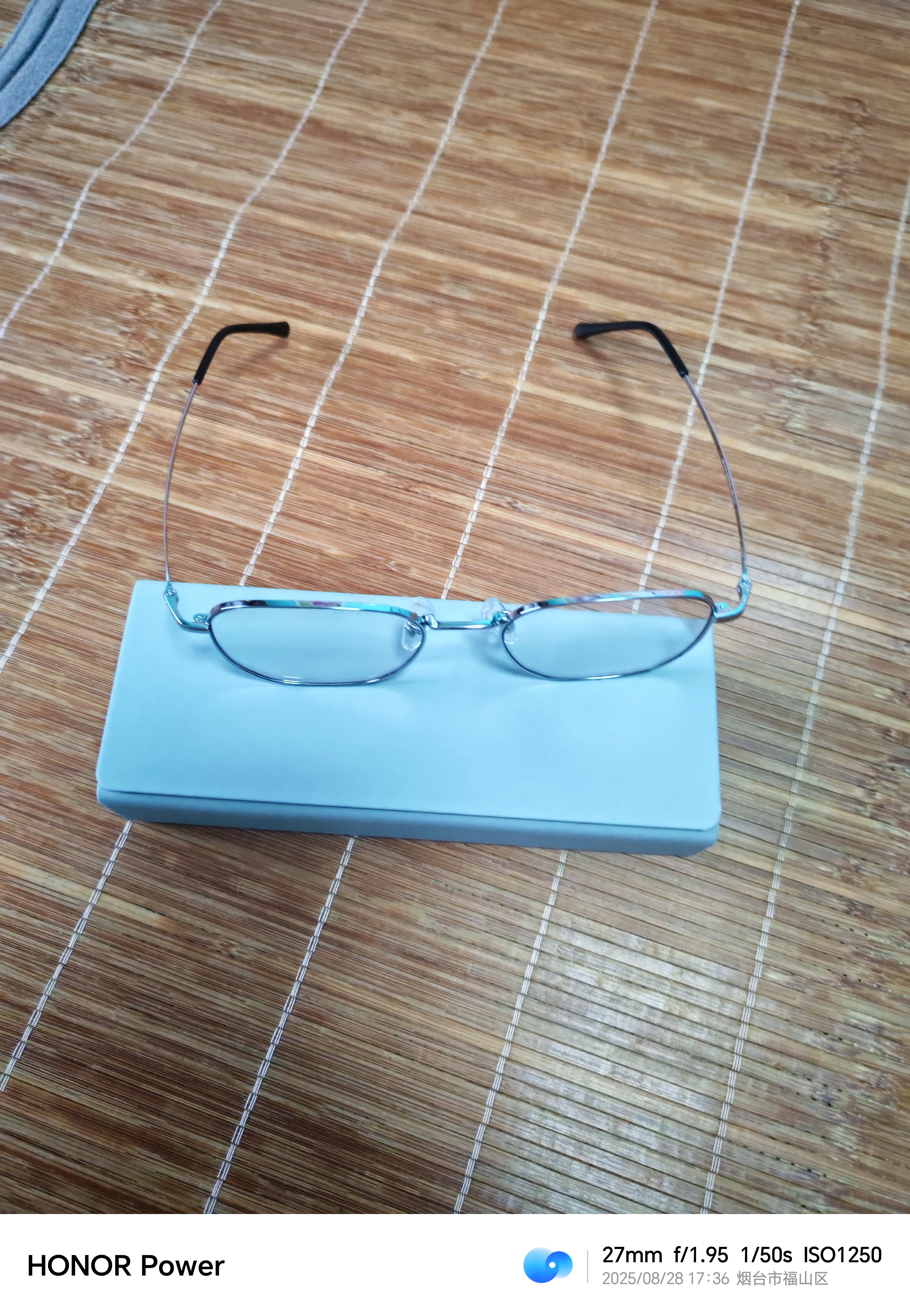 蔡司（ZEISS）镜片感光变色眼镜男可配近视护眼防强光眼睛片防蓝光纯钛眼镜框女 银色 配圣莎拉平光防蓝光变色(无度数) 实拍图