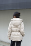 波司登（BOSIDENG）2025年新款泡芙羽绒服短款明星同款可收腰显瘦脱卸帽90绒外套 燕麦色7185 XS 155/80A充绒量172g 体重约110以内充 实拍图