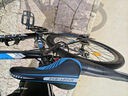 金武端自行车成人山地车公路赛车单车骑行变速超轻越野中学生初中青少年 顶配版-辐条轮-黑蓝色 27.5寸21速 实拍图