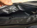 吉普斜挎包男士大容量磁吸扣单肩包休闲胸包上班骑行旅行挎包邮差包 黑色【升级加大容量+可放11寸平板】 实拍图