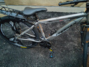凤凰自行车成年人男女变速自行车青少年单车越野公路车学生山地自行车 钢架/全套轴承/建大轮胎/三刀灰 30速27.5寸【适合170-195cm】 实拍图
