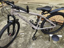 凤凰山地自行车成人减震男女内走线变速竞赛车青少年学生车单车 飞跃 钢架辐条轮-钛金灰 26寸【建议身高160-185cm】 24速 实拍图
