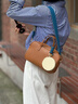 FIBRENO小号相机包 S码  MINI BAGUETTE BAG 焦糖色 24 x 14.5 x 7cm 实拍图