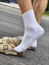 团团库袜子长筒男女均码四季纯色舒适防臭透气束腰运动高帮情侣学生袜子 白色【长筒款】 均码 【六双装】 实拍图