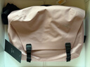 ARC'TERYX始祖鸟 GRANVILLE 10 COURIER BAG 男女同款 单肩包 BLISS/贝栗粉 均码 实拍图