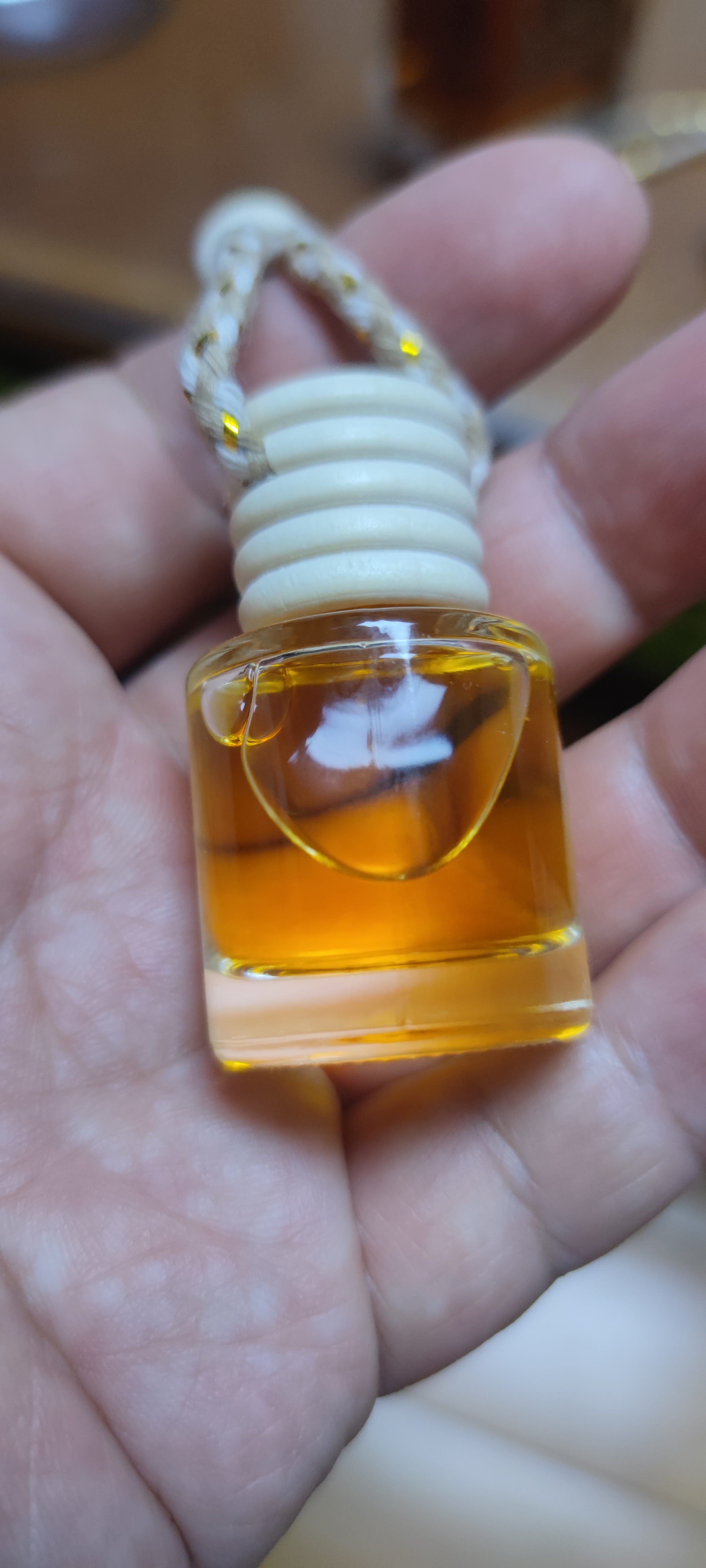 车载香薰挂件持久淡香汽车吊坠去除异味持久留香高档汽车用饰吊坠 古龙2瓶装 实拍图