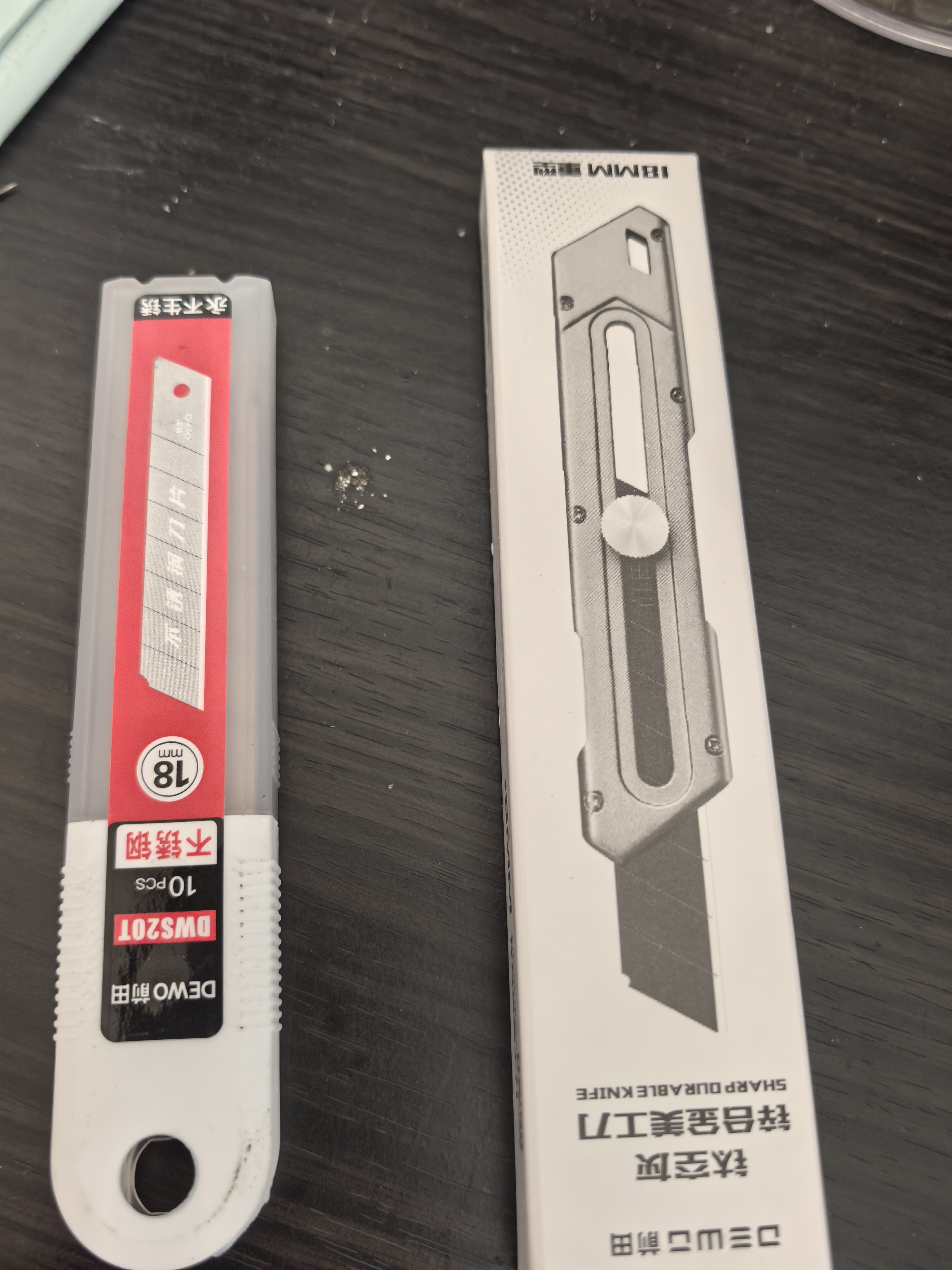 前田工具美工刀壁纸刀重型加厚锌合金18mm工业级切割 1把+10片不锈钢 实拍图