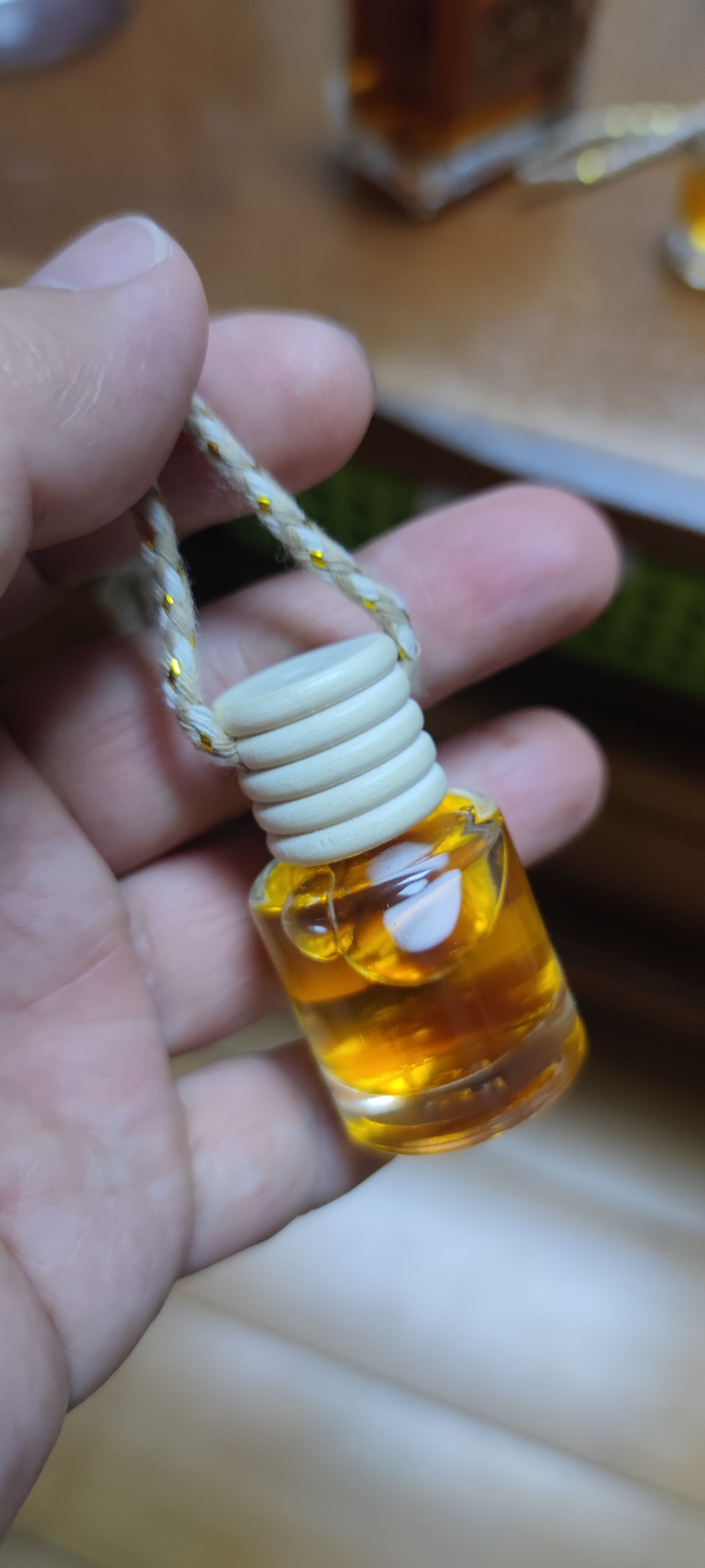 车载香薰挂件持久淡香汽车吊坠去除异味持久留香高档汽车用饰吊坠 古龙2瓶装 实拍图