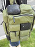 立正（Lezener）香港原创品牌防水大容量休闲旅行出差户外登山电脑双肩背包男女士 军绿色【原创设计师品牌】键盘格设计 实拍图