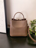 viney牛皮包包女包新款水桶包大容量斜挎包生日圣诞礼物送女生女友 【咖啡色】圣诞节礼物送老婆高级感实用洋气单肩包 品牌轻奢时尚通勤手提包 实拍图