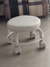 【全网爆款】椅子万向轮美缝凳子带轮旋转擦地矮凳美甲修脚凳滑轮 儿童凳-米白色款 实拍图