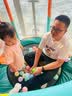 施耐德蹦蹦床儿童家用室内跳跳床健身小型静音加厚钢架带护网儿童秋千 1.2米 升降扶手款+海洋球 实拍图