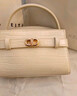 CHARLES&KEITH鳄鱼纹凯莉包手提斜挎婚包包女包生日礼物CK2-50270880-1 Ivory象牙色 S 实拍图