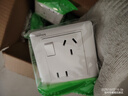 施耐德电气 错位五孔插座带开关 86型一开五孔电源开关插座面板睿意系列白色 实拍图