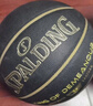 斯伯丁（SPALDING）篮球7号经典黑金训练比赛室内外通用耐磨防滑吸湿七号篮球 实拍图