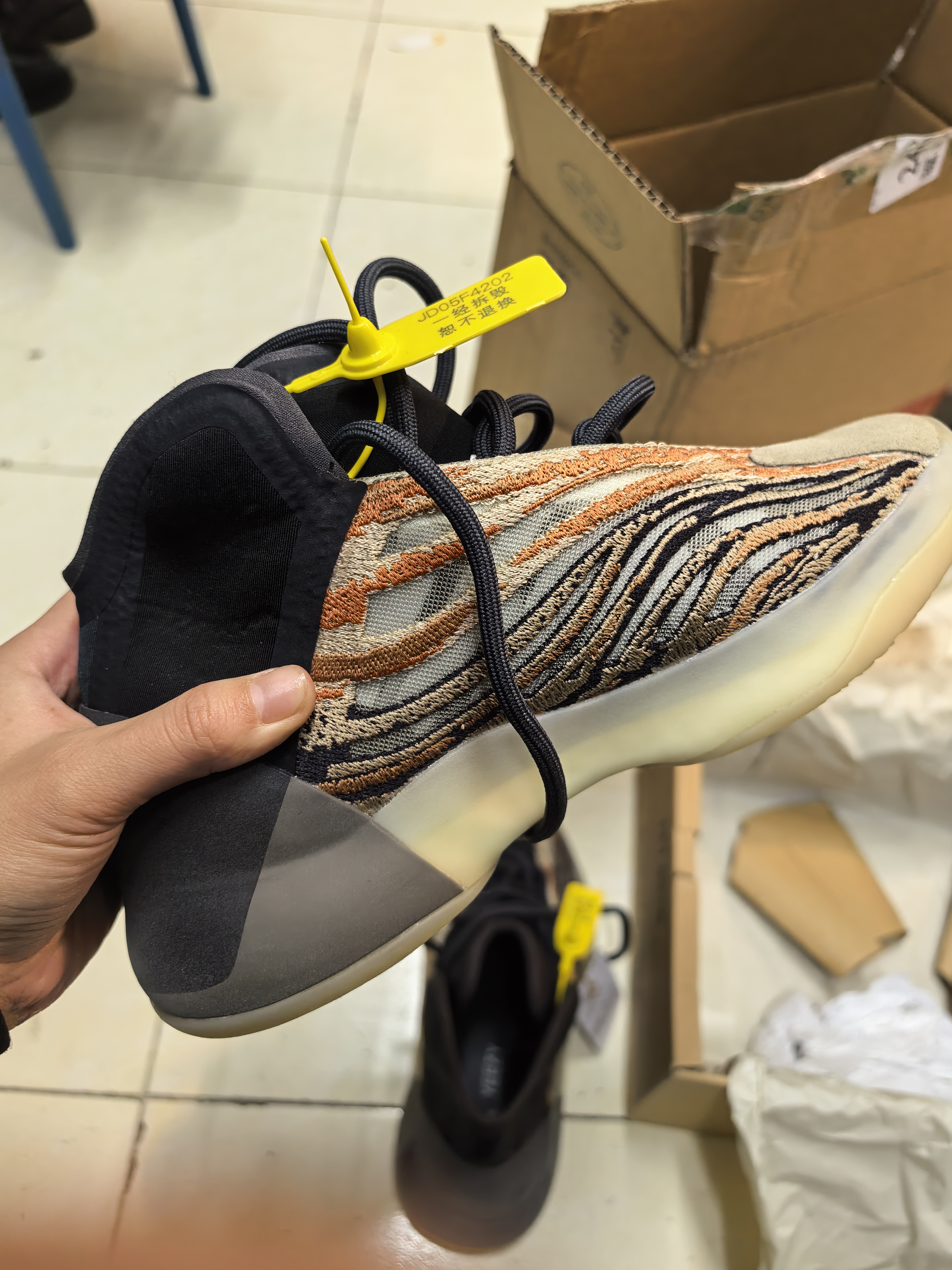 阿迪达斯 三叶草男女YEEZY椰子实战版篮球鞋 GW5314UK5.0码38码 实拍图