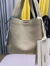 Songmont中号菜篮子系列女设计师款头层牛皮大容量通勤手提包 奶昔白 帆布内胆 现货 实拍图