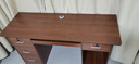幻狐 （DREAM FOX ） 电脑桌台式家用办公书桌现代简约带抽屉学生学习桌卧室写字桌子 【四抽+键盘板】深胡桃色140CM 实拍图