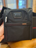 TUMI/途明【Alpha3直降】Alpha 3斜挎手提包便携口袋单肩包 黑色/02203110D3 实拍图
