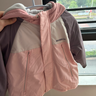 戴维贝拉（DAVE＆BELLA）童装防水衣服男童儿童外套女童秋冬宝宝加绒大童防风衣男孩女棉服 灰粉色DB4224558-T【夹棉加厚】 120 cm（建议身高110-120cm） 实拍图
