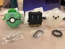 京苑 适用于AirPods Pro二代保护套 AirPods4四代5五苹果耳机套三2代卡通宝可梦airpods pro3硅胶软壳 【黑底 机器人】 苹果AirPods 4/AirPods 5（通用） 实拍图