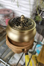 铜香炉黄铜熏香炉檀香家用室内沉香艾草艾灸焚香香薰炉蚊香盘托盒 【三足】铜香炉+实木底座 实拍图