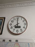 康巴丝（Compas）挂钟客厅石英钟表挂墙2024年新款时钟 3439A 日历款咖木色 41cm 实拍图