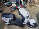 永久电动摩托车2025新款72V黑金石墨烯长续航NFC智能两轮电摩电动车 白色/1200W/前碟后鼓 72V23A-全新黑金石墨烯-整车发货 实拍图
