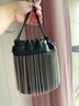 CAMPUSKITTEN高级感流苏包包新款女包百搭链条斜挎包时尚水桶包女 黑色 实拍图