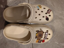 名创优品（MINISO）洞洞鞋女款2025新款eva防滑防臭沙滩鞋增高凉拖鞋女夏季外穿 卡其+卡皮巴拉组合(8个)滴塑 36-37 实拍图