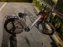 凤凰（Phoenix）锂电池助力电动自行车26寸成人新国标电动车长续航电瓶车 599灰色-21速一体轮-速度传感 6AH电动续航18公里 实拍图