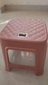 网红塑料凳子30.5cm客厅防滑凳餐桌凳简约可摞叠便携凳浴室凳 粉色【两种款式随机发】 （一个装） 实拍图