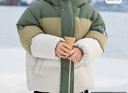 巴拉巴拉童装儿童羽绒服男童冬装撞色连帽外套上衣舒适户外时尚潮 绿色调00444-白鸭绒 120cm （充绒量84g） 实拍图